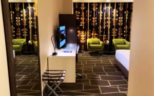 Luxor Pyramid vs Tower Room