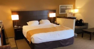 quality inn hotel bed room