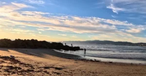 hang out on beach