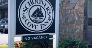 Schooner's Cove Inn 